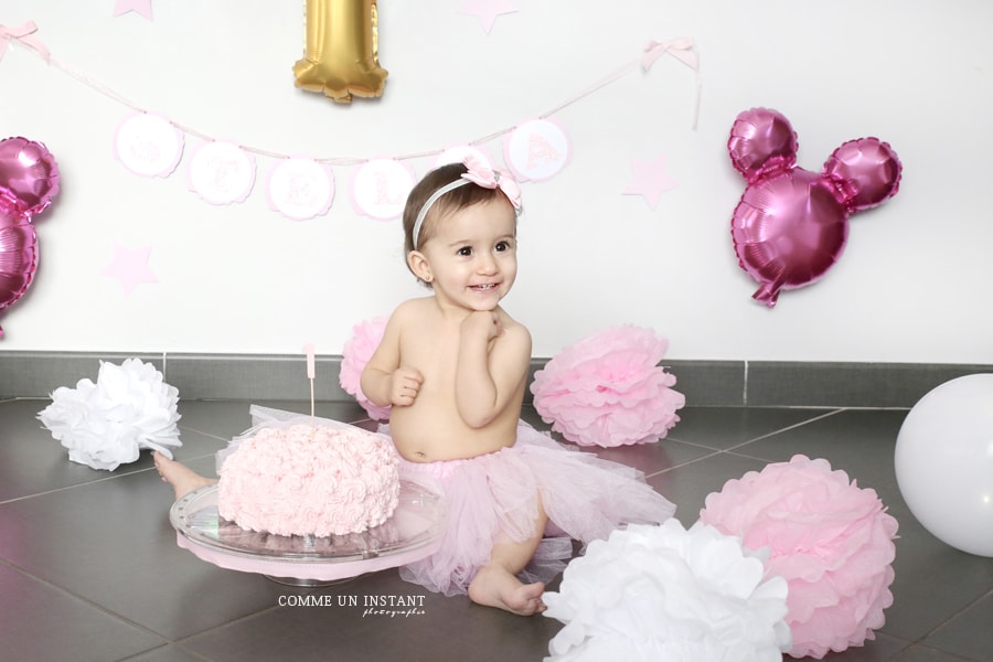 anniversaire, shooting pour smashing the cake en centre ville de Suresnes (92150 Hauts de Seine 92) et sa région, photographie enfant studio, photographe a domicile bébé, photographe gâteau smash the cake, 1er anniversaire bébé, bébé studio