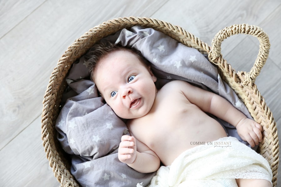 photographe pro pour bebe, shooting bébé aux yeux bleus, bébé aux yeux verts, photographe à domicile bébé studio, photographe à domicile bébé