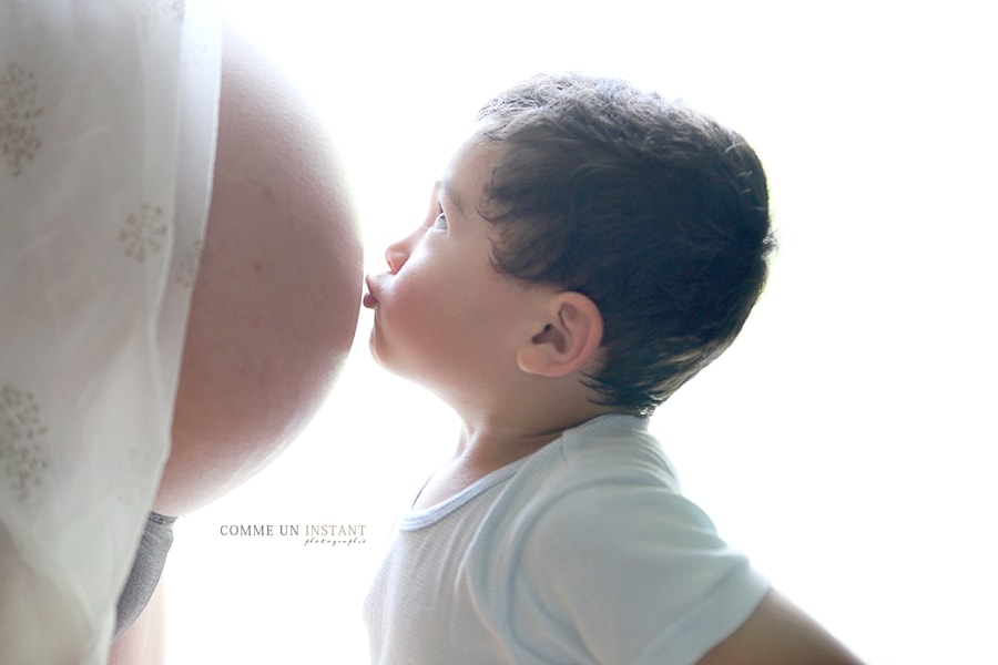 grossesse, shooting à domicile de femme enceinte, reportage photographe grossesse studio, ventre nu