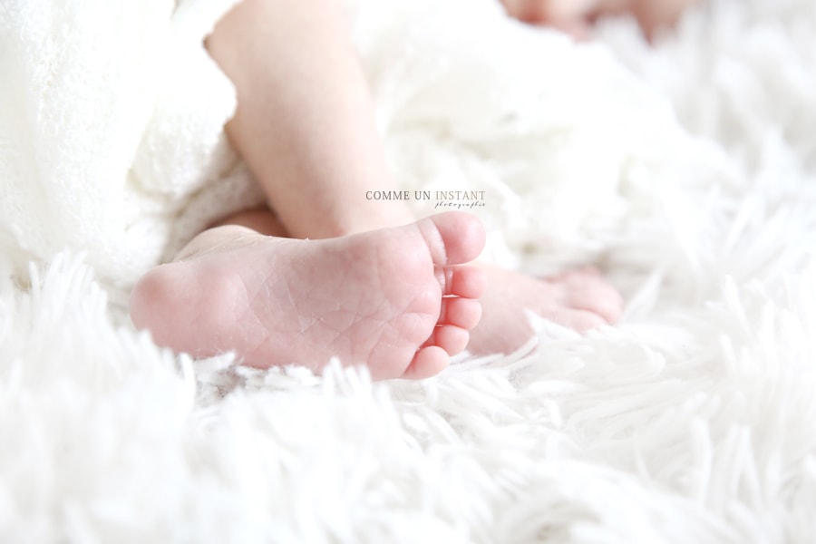 petits pieds, petit peton - photographe à domicile bébé studio - photographie nouveau né en train de dormir - nouveau né studio - photographe bébé en train de dormir - nouveau né - photographe pro bébé - photographie de bébés