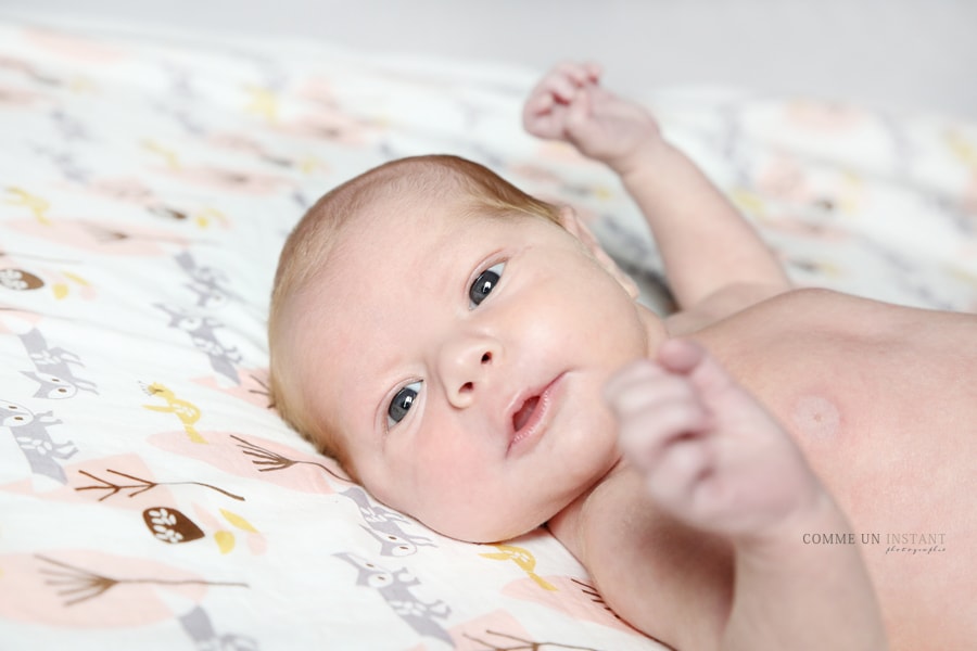 bébé aux yeux bleus, photographe pro nouveau né studio, bébé, photographe de nouveau né, nouveau né, photographe à domicile bébé studio