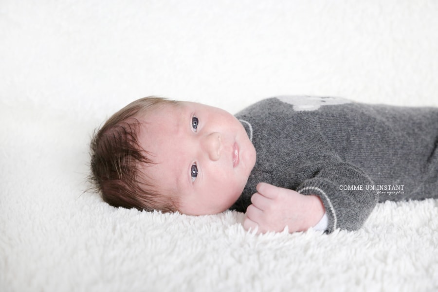 nouveau né studio, bébé studio, photographe bébé aux yeux bleus, bébé, shooting bebes, photographie nouveau né