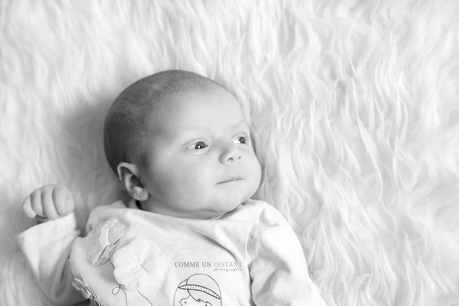 bébé, nouveau né studio, photographe a domicile noir et blanc, shooting de bébés sur Versailles (78000 Yvelines 78), nouveau né